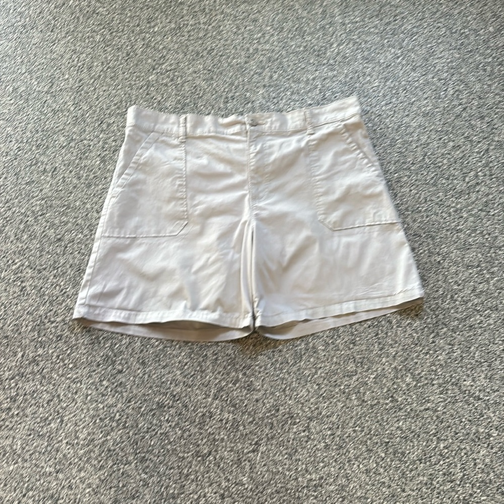 Women’s Lee Shorts with Elastic Waste Band